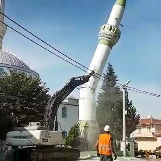 Bursada 27 metrelik minare böyle yıkıldı