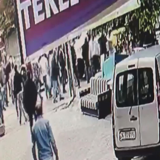 Esenyurtta çocuğu çarpan minibüsçüye meydan dayağı