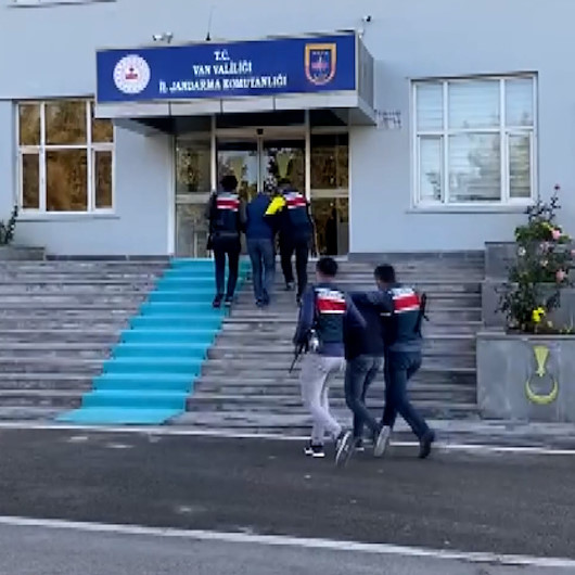 İkna çalışmaları sonucu 2 PKKlı terörist güvenlik güçlerine teslim oldu