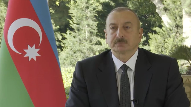 Aliyev Baküde neden Rusya bayrağı yok ve Türk bayrağı çok diyen Rus muhabire tane tane anlattı