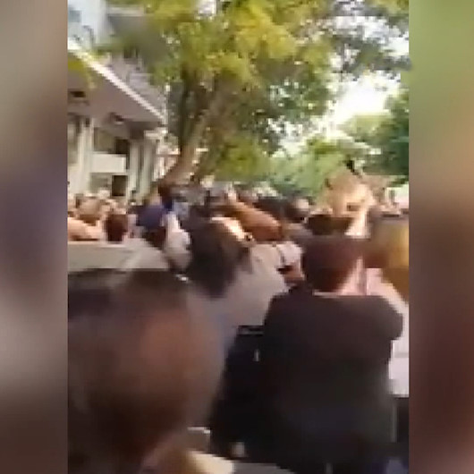 Eski Gürcistan Devlet Başkanı Saakashviliye, Yunanistanda yumruklu saldırıya uğradı