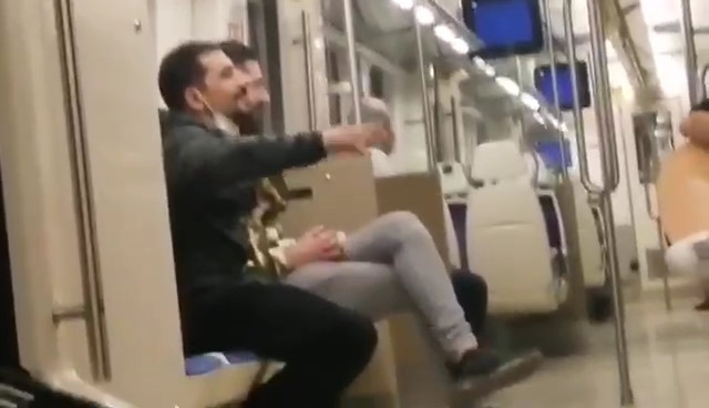 İZBAN'da şarkı söyleyip, sigara içenlere ceza yağdı