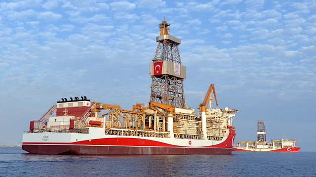 Mersin'den yola çıkan Kanuni sondaj gemisi Yavuz'u selamladı