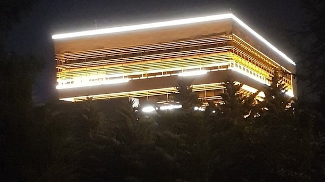 AYM üyesi Engin Yıldırım'ın paylaştığı 'Işıklar yanıyor' fotoğrafı ile AYM binası...