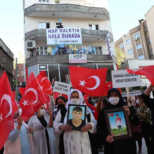Şırnak annelerinin HDP önündeki eylemi zılgıtlar eşliğinde bastırılmak istendi