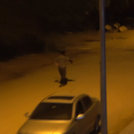 Kozan’da iş adamına silahlı saldırı: Saldırganın kaçtığı anlar kamerada