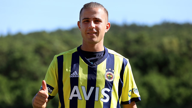 Dimitris Pelkas, Fenerbahçe'de 14 numaralı formayı giyecek.