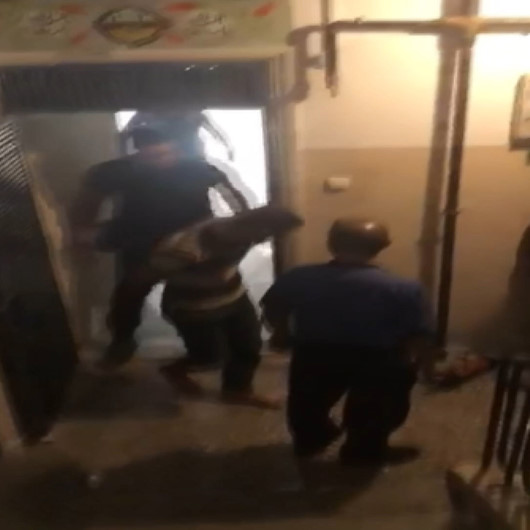 Şanlıurfada madde bağımlısı şahıs kapıyı kilitleyip evini yakmaya kalkıştı