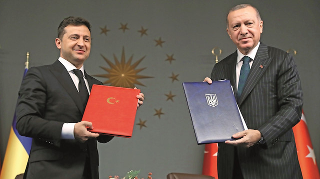 Görüşmelerde Zelenski, Erdoğan’a “Ukrayna Devlet Nişanı” takdim etti.
