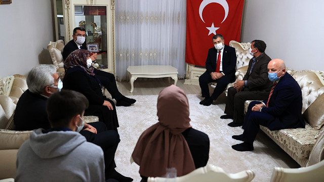 Sağlık Bakanı Fahrettin Koca'nın ziyaretinden bir kare. 