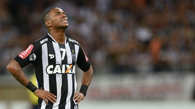 Robinho, 3 farklı dönemde Santos forması giydi.