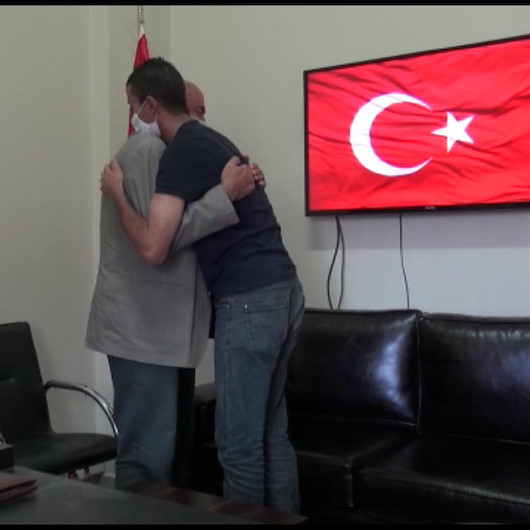 Vanda polisin ikna çalışmaları sonucu teslim olan PKKlı terörist ailesine kavuştu