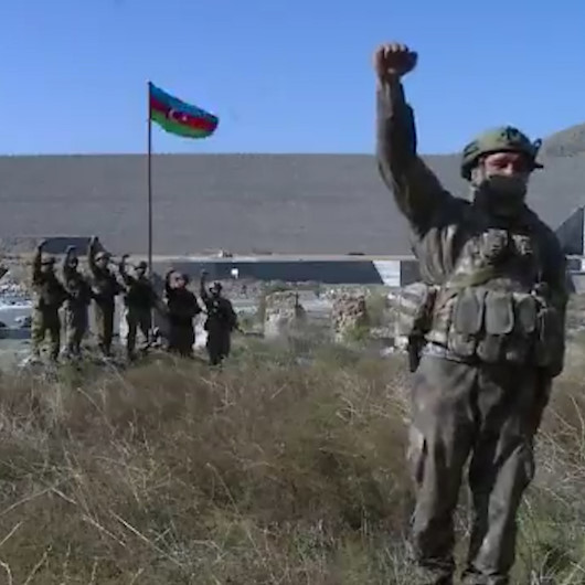 Azerbaycan Cumhurbaşkanı Aliyev paylaştı: Hudafer Köprüsüne bayrak dikildi!