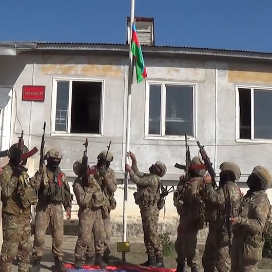 İşgalden kurtarılan Fuzuli kentinde Azerbaycan bayrağı göndere çekildi