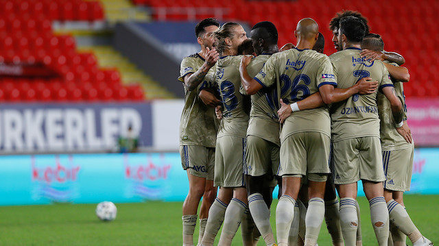 Fenerbahçeli futbolcuların gol sevinci