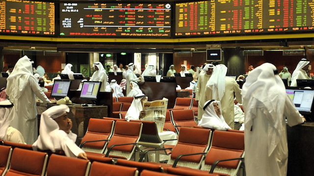 تراجع معظم أسواق الخليج مع تأرجح أسعار النفط