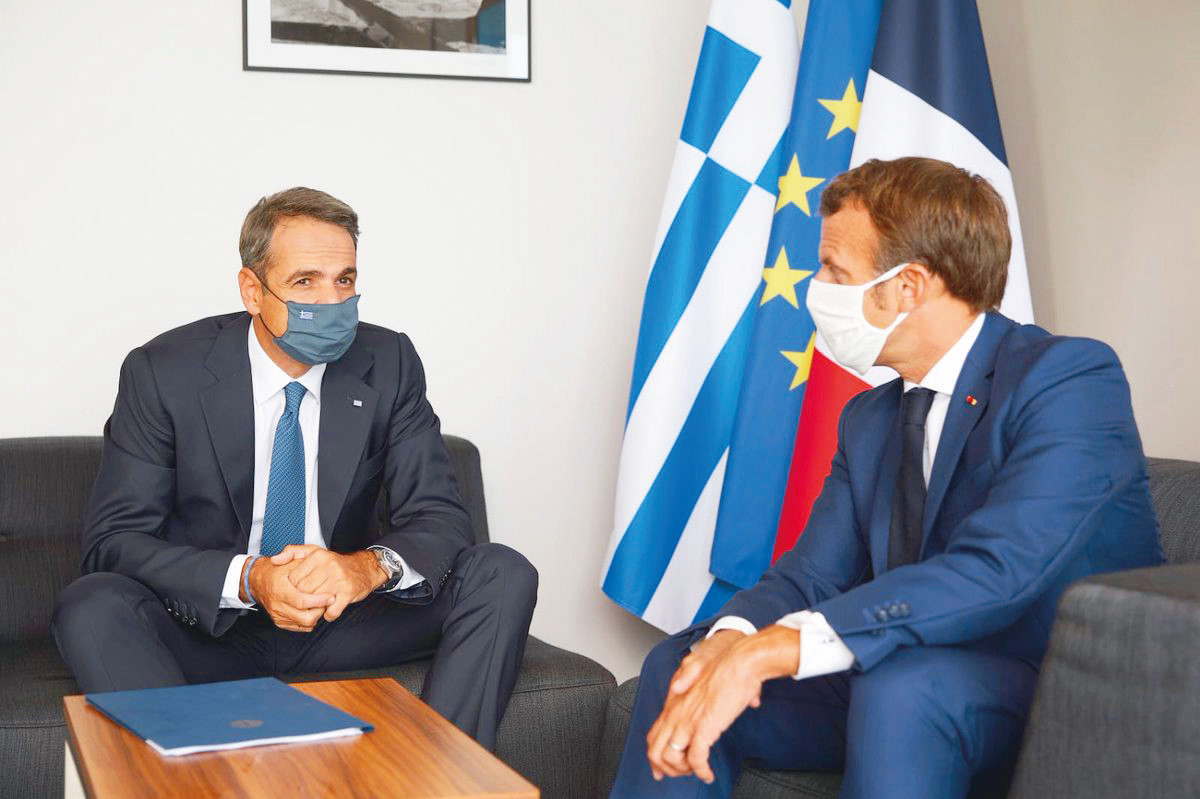 Miçotakis ve Macron