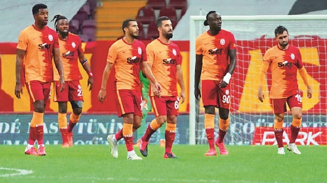 Falcao’nun penaltı golüyle öne geçen Galatasaray, Babacar ve Davidson’un gollerine engel olamadı.