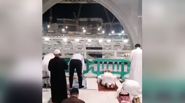 Kâbe'de 7 ay sonra ilk cemaatle namaz kılındı