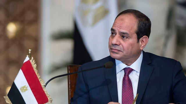 Sisi, 3 Temmuz 2013'te ülkenin ilk seçilmiş Cumhurbaşkanı Muhammed Mursi'yi askeri darbeyle devirerek iktidarı ele geçirmişti. 