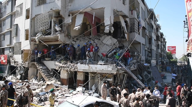 Pakistan'da binada yaşanan patlama sonucu 5 kişi öldü 28 kişi yaralandı