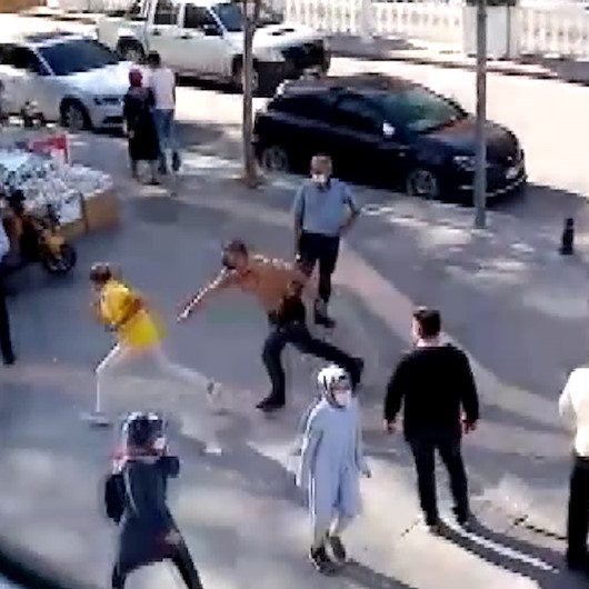 Niğdede maske kuralını ihlal eden adam, polis ceza kesmek isteyince kaçmaya çalıştı