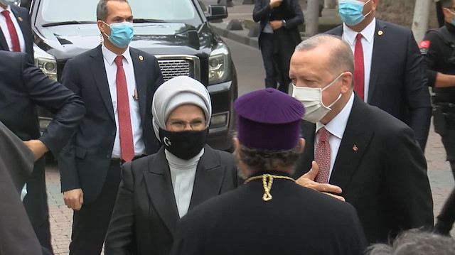 Esayan'ın cenaze törenine, Cumhurbaşkanı Recep Tayyip Erdoğan eşi Emine Erdoğan ile birlikte geldi.
