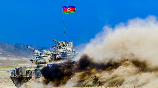 Azerbaycan ordusu Şuşa'ya doğru ilerliyor.