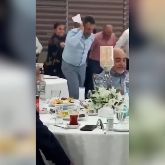 CHPli başkan korona halayında halay başı oldu