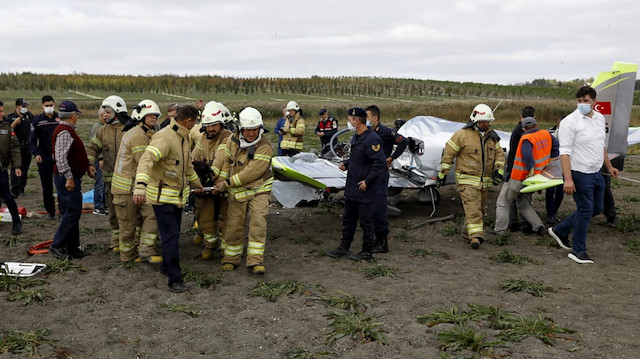 Düşen eğitim uçağının pilotu ambulans uçakla hastaneye kaldırılmıştı. 