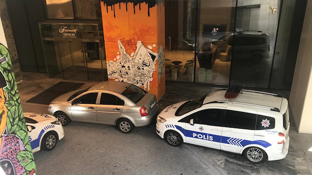 Mecidiyeköy'deki rezidansta 3 kişi silahla vuruldu.