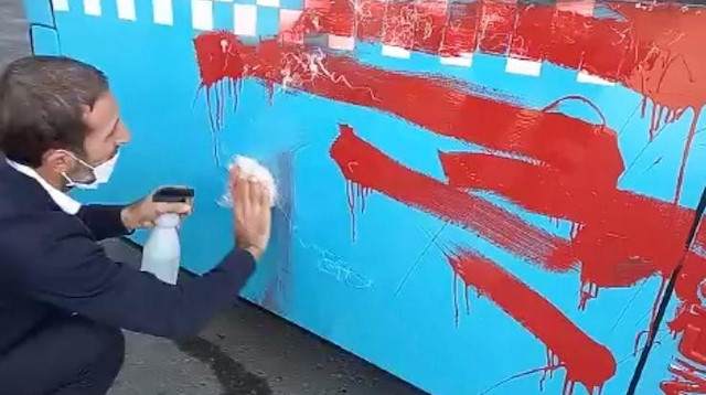 Otobüse alınmayınca şoföre kızdı, camları yumruklayıp aracı kırmızıya boyadı