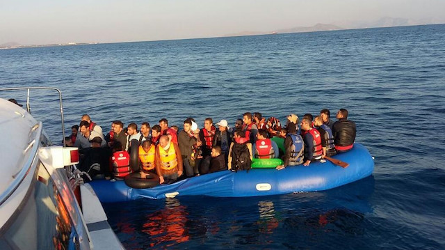 إنقاذ 28 مهاجرًا غير نظامي قبالة سواحل تركيا الغربية