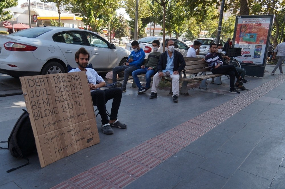 يدفع شيمشك نفقاته في المدن التي يزورها من خلال الاستماع إلى المشاكل.