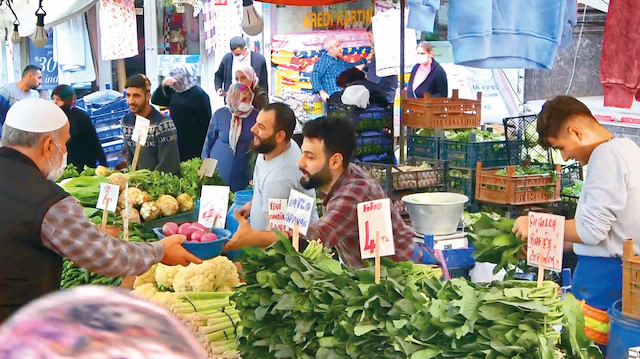 ​İstanbul Esenyurt’taki semt pazarı.