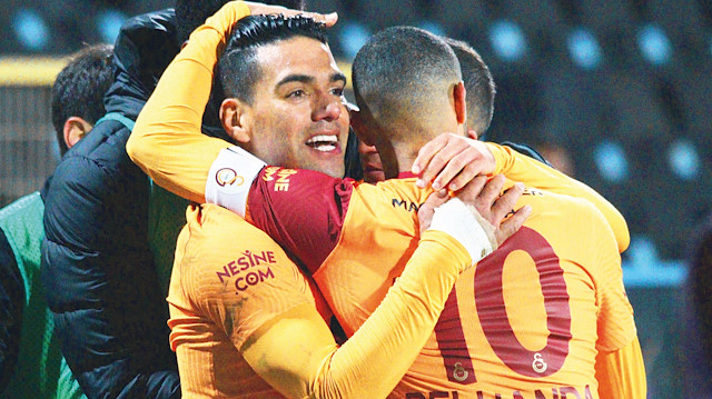 Erzurumspor’u 2-1 yenerek üç haftalık 3 puan hasretine son veren Galatasaray’da Radamel Falcao geceye damgasını vurdu.