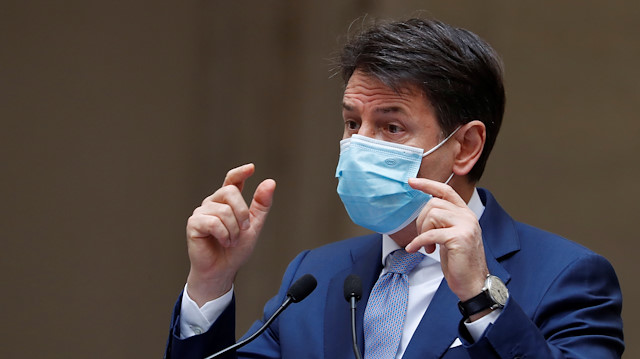 Italian Prime Minister Giuseppe Conte wearing a protective face mask gestures as he speaks during a news conference on government's new anti-COVID-19 measures, as the outbreak of the coronavirus disease (COVID-19) continues, at Chigi Palace in Rome, Italy October 25, 2020. REUTERS/Yara Nardi


