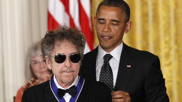 Dünyadaki en ünlü kağızmanlı

  muhalif: Bob Dylan