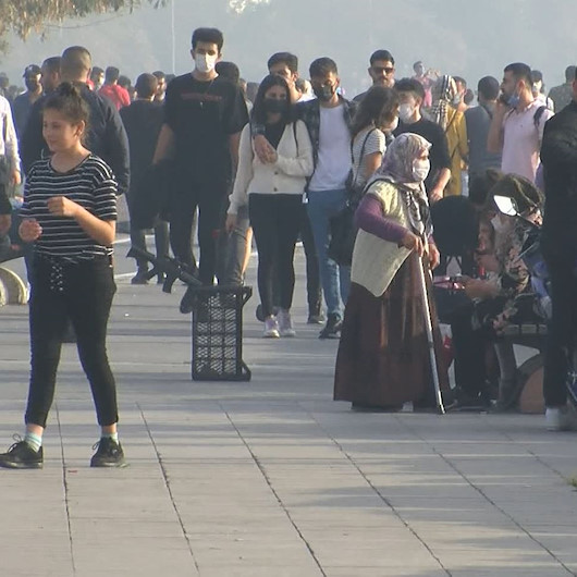 Moda sahilinde dikkat çeken kalabalık