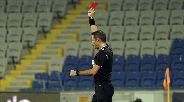Antalyaspor'da Amilton, Başakşehir maçında gördüğü kırmızı kartla takımını 10 kişi bıraktı.