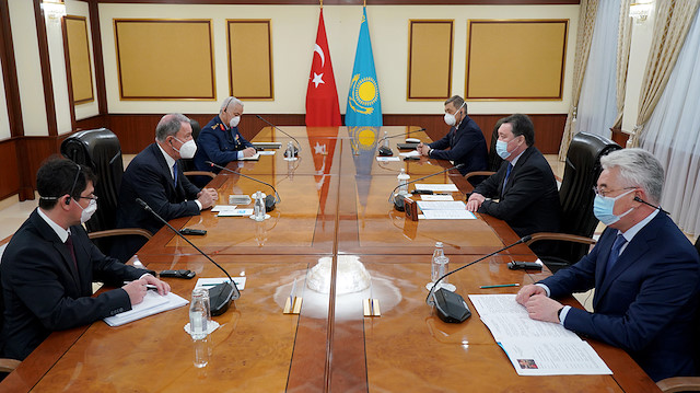 وزير الدفاع التركي يجري مباحثات مع رئيس الوزراء الكازاخستاني