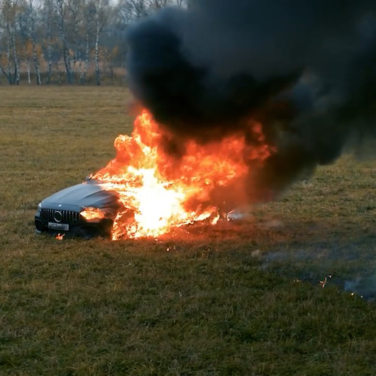 Sosyal Medya Fenomeni 1 Milyon Liralik Luks Aracini Benzin Dokerek Yakti