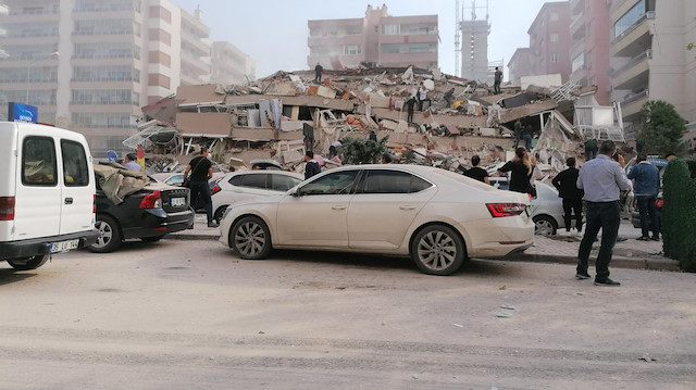 İzmir’de 6.6 büyüklüğünde deprem oldu.