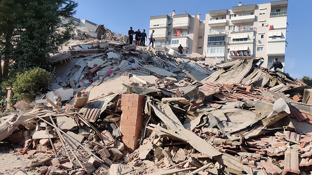 İzmir'de 6.6 büyüklüğünde deprem meydana geldi.