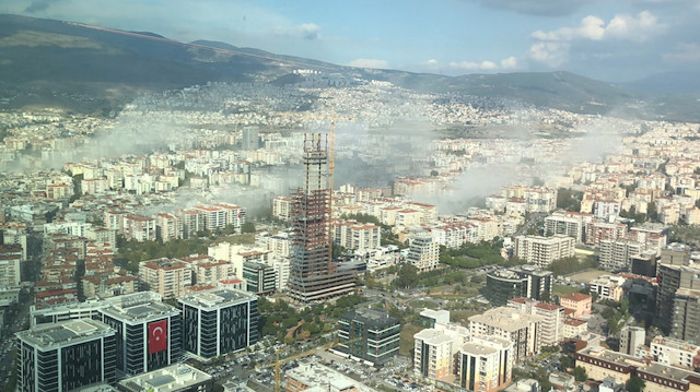 İzmir'de 6.6 büyüklüğünde deprem oldu.