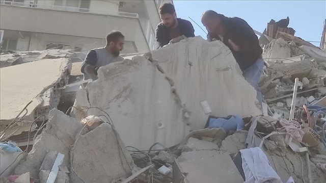 تركيا: إنقاذ 70 شخصا من تحت أنقاض زلزال إزمير 