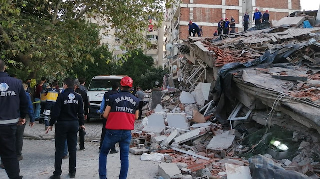 İzmir’deki depremde son açıklamalara göre 12 bina yıkıldı. 