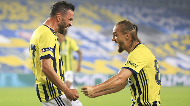 Gökhan Gönül ve Caner Erkin, performanslarıyla Fenerbahçe'nin yükselişinde büyük rol oynuyor.