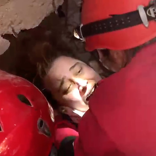 İzmirde enkaz altındaki Buse Hasyılmaz kurtarıldı