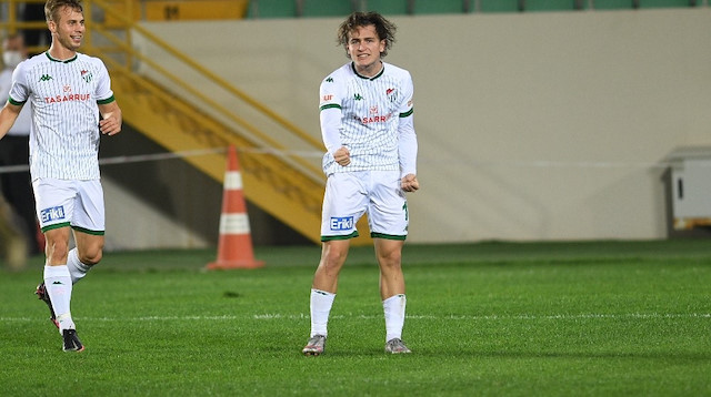 Ali Akman Bursaspor formasıyla gösterdiği performansla tüm dikkatleri üzerine çekti.